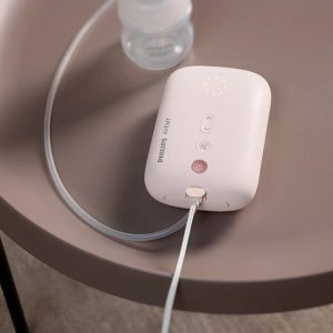 Philips AVENT Единична електрическа помпа Natural Motion Advanced с 1 бр. полипропиленово шише от 125 мл с биберон Natural Response 0м+, 5 бр. торбички за кърма и 4 бр. подплънки