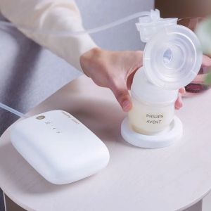 Philips AVENT Единична електрическа помпа Natural Motion Premium с 1 бр. полипропиленово шише 125 мл с биберон Natural Response 0м+, Несесер за пътуване, 5 бр. торбички за кърма и 4 бр. подплънки
