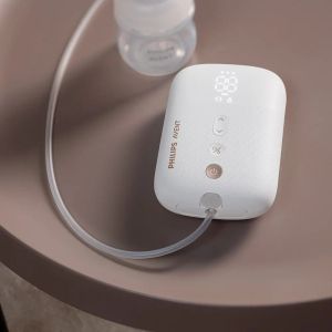 Philips AVENT Единична електрическа помпа Natural Motion Premium с 1 бр. полипропиленово шише 125 мл с биберон Natural Response 0м+, Несесер за пътуване, 5 бр. торбички за кърма и 4 бр. подплънки
