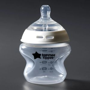Стартов комплект за хранене на новородено с 4 броя самостерилизиращи се шишета Natural Start + 2 бр. биберони + 2 бр. залъгалки + 2 в 1 четка за почистване на шишета и биберони