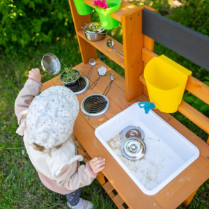 2Kids Toys Дървена детска кухня с мивка и течаща вода