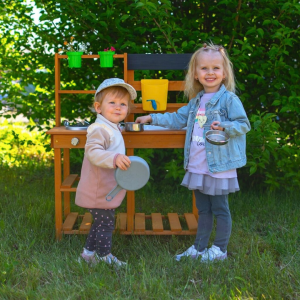 2Kids Toys Дървена детска кухня с мивка и течаща вода